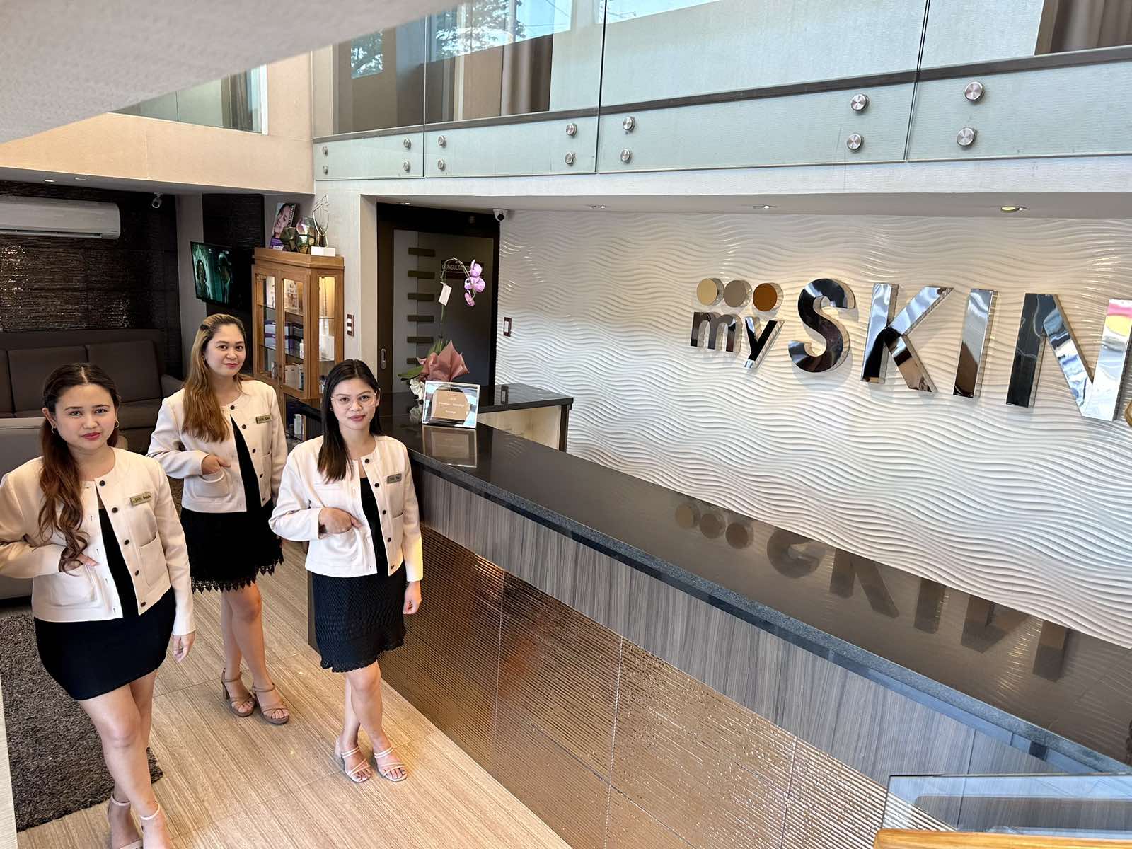 mySKIN receptionists at mySKIN Clinic Lobby